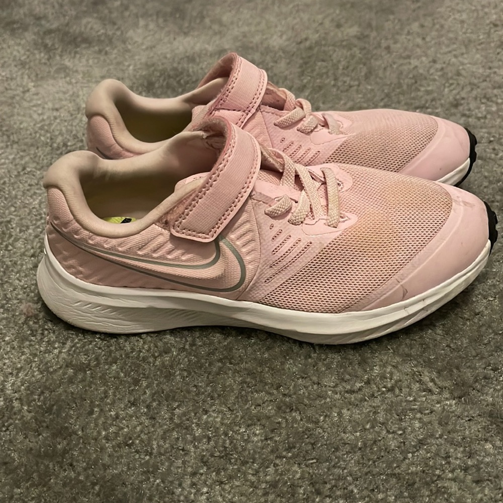 1y girls Nike shoes